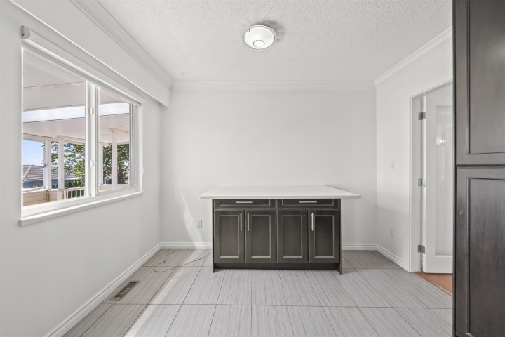 Photo 8 at 638 E 61st Avenue, South Vancouver, Vancouver East