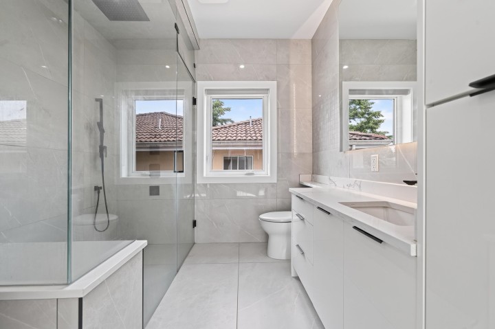 Photo 12 at 5835 Clarendon Street, Killarney VE, Vancouver East