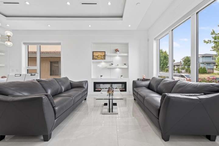 Photo 3 at 5835 Clarendon Street, Killarney VE, Vancouver East