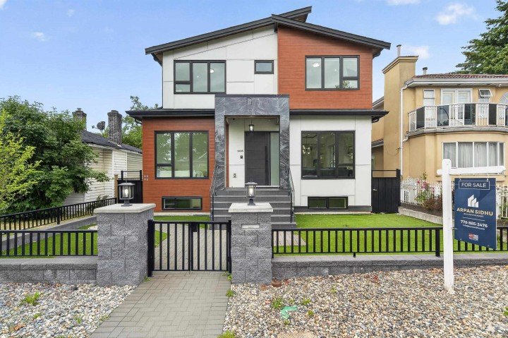 Photo 1 at 5835 Clarendon Street, Killarney VE, Vancouver East