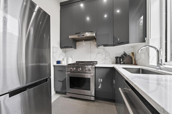 Photo 9 at 5835 Clarendon Street, Killarney VE, Vancouver East