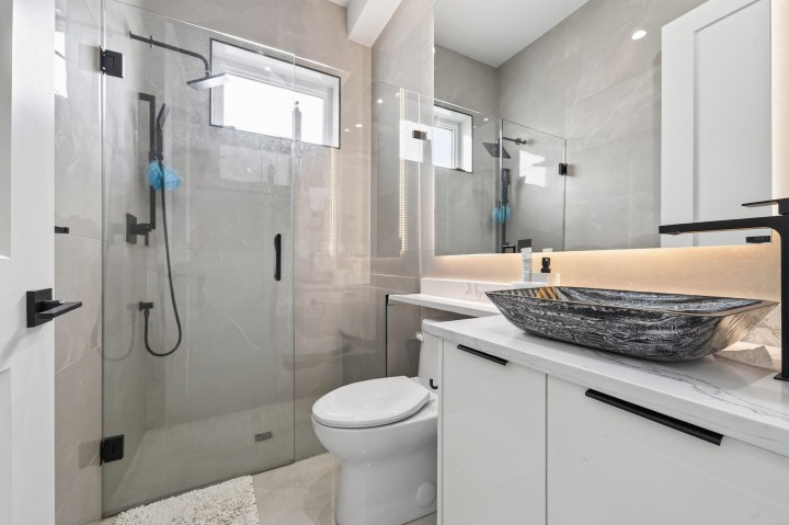 Photo 10 at 5835 Clarendon Street, Killarney VE, Vancouver East