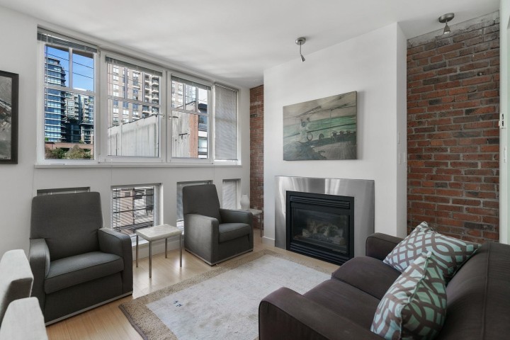 Photo 2 at 402 - 1072 Hamilton Street, Yaletown, Vancouver West