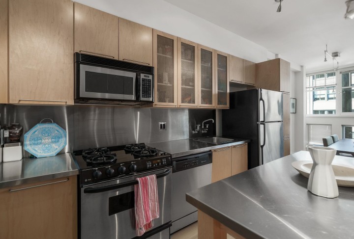 Photo 12 at 402 - 1072 Hamilton Street, Yaletown, Vancouver West