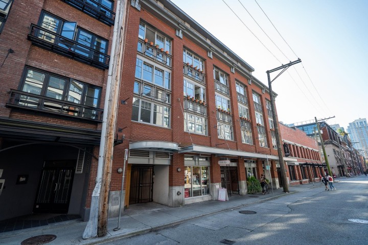 Photo 3 at 402 - 1072 Hamilton Street, Yaletown, Vancouver West