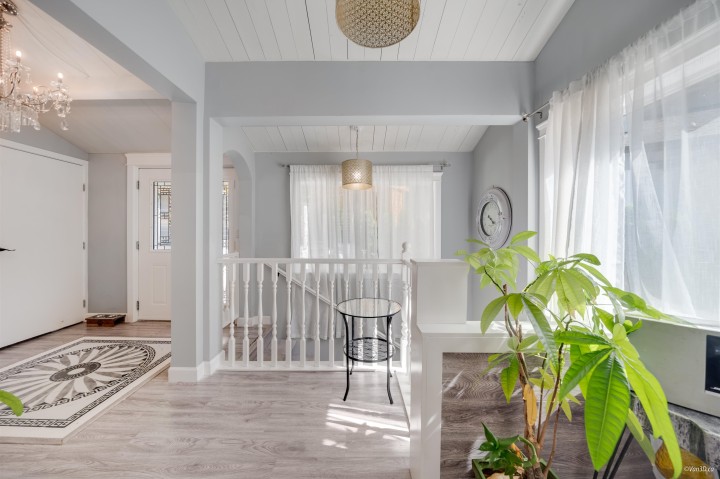 Photo 4 at 3870 Emerald Drive, Edgemont, North Vancouver