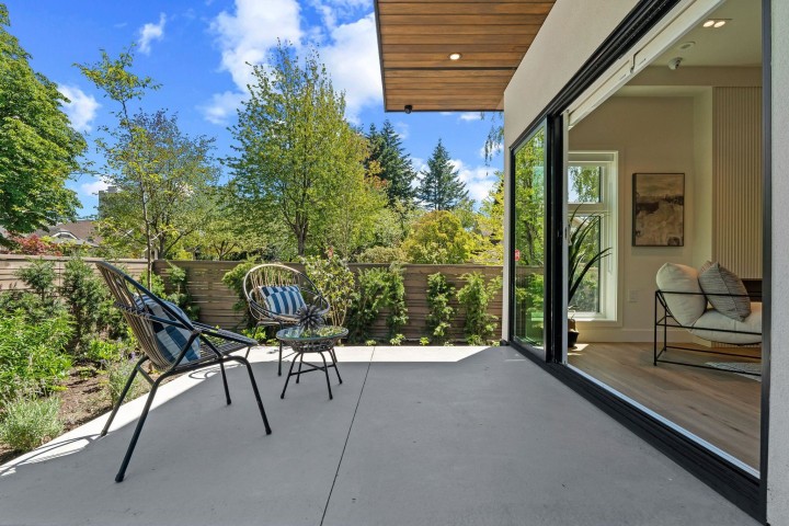 Photo 2 at 5489 Larch Street, Kerrisdale, Vancouver West