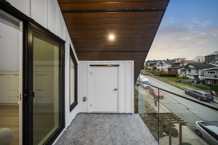 Photo 17 at 1 - 3623 Triumph Street, Vancouver East