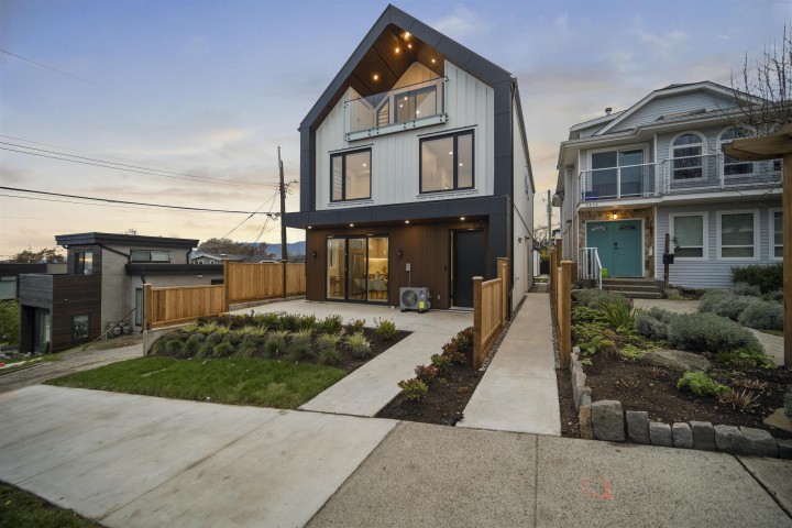 Photo 22 at 1 - 3623 Triumph Street, Vancouver East