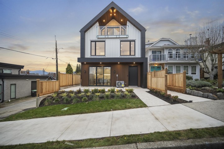 Photo 1 at 1 - 3623 Triumph Street, Vancouver East
