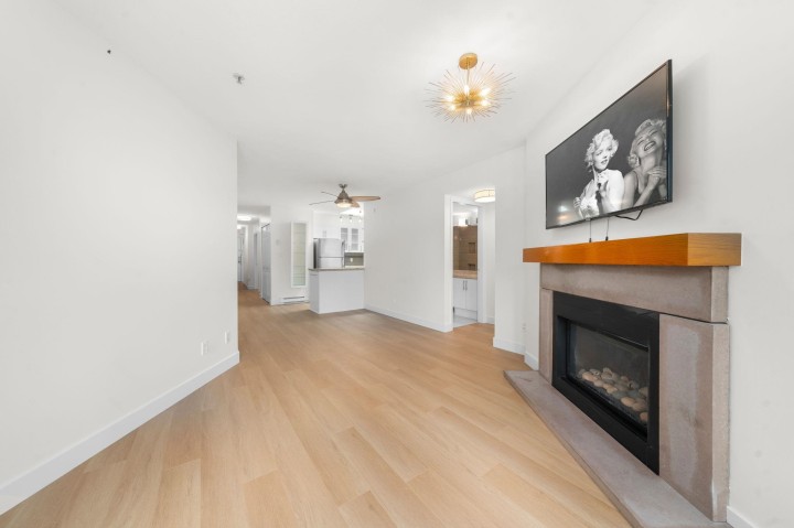 Photo 12 at 404 - 1562 W 5th Avenue, False Creek, Vancouver West