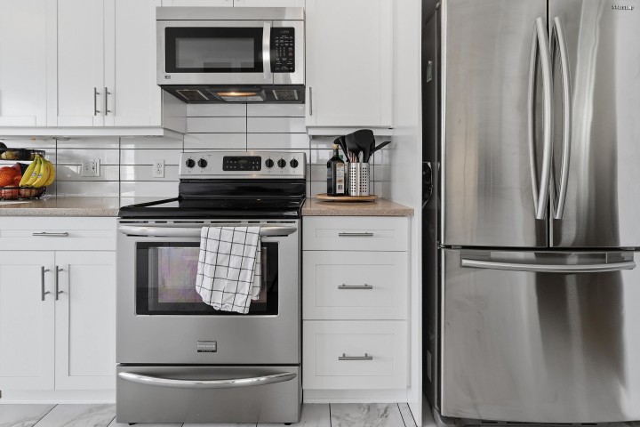 Photo 4 at 2640 Venables Street, Renfrew VE, Vancouver East