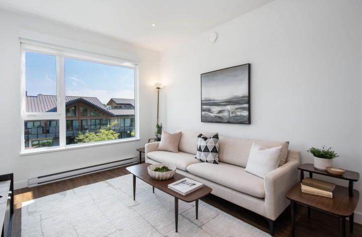 Photo 1 at 402 - 1061 Marine Drive, Norgate, North Vancouver