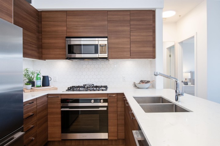 Photo 10 at 402 - 1061 Marine Drive, Norgate, North Vancouver