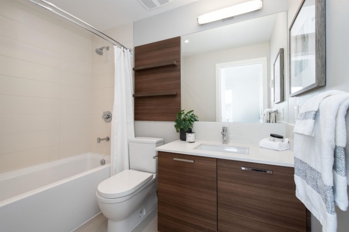 Photo 15 at 402 - 1061 Marine Drive, Norgate, North Vancouver