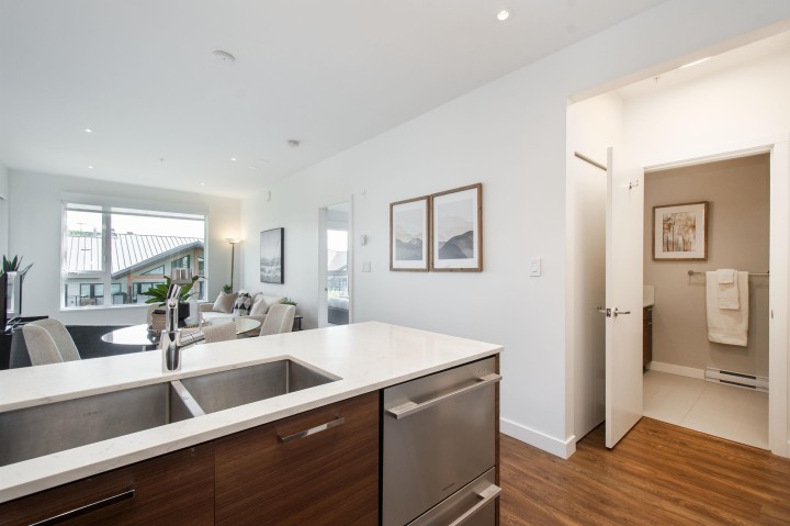 Photo 11 at 402 - 1061 Marine Drive, Norgate, North Vancouver