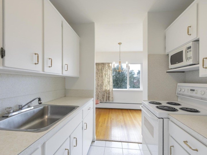 Photo 13 at 204 - 6026 Tisdall Street, Oakridge VW, Vancouver West
