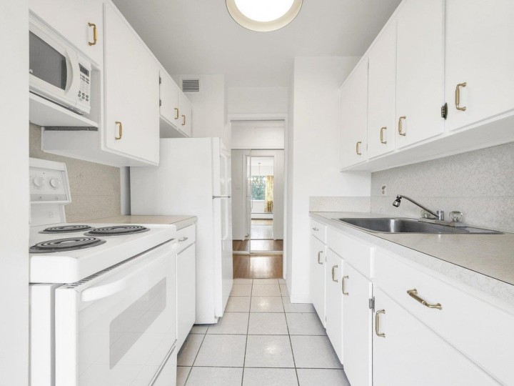 Photo 15 at 204 - 6026 Tisdall Street, Oakridge VW, Vancouver West