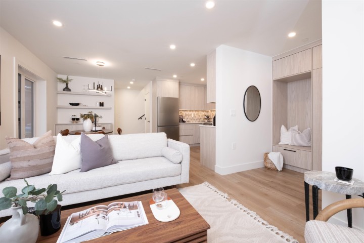 Photo 1 at 2665 E Pender Street, Renfrew VE, Vancouver East
