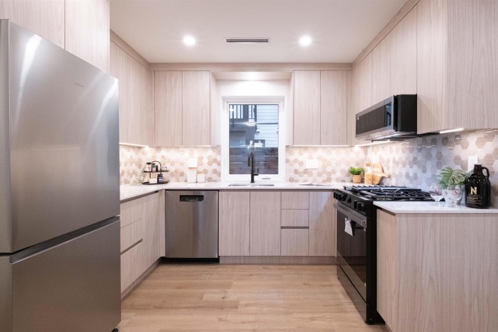 Photo 9 at 2665 E Pender Street, Renfrew VE, Vancouver East