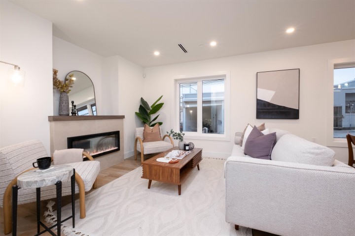 Photo 4 at 2665 E Pender Street, Renfrew VE, Vancouver East