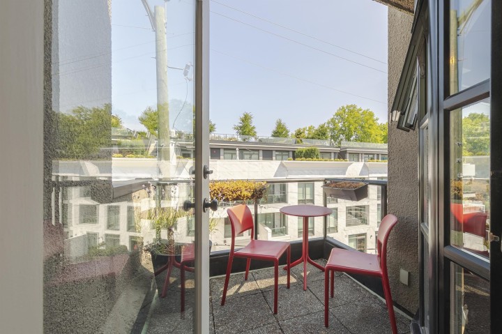 Photo 9 at 301 - 3673 W 11th Avenue, Kitsilano, Vancouver West