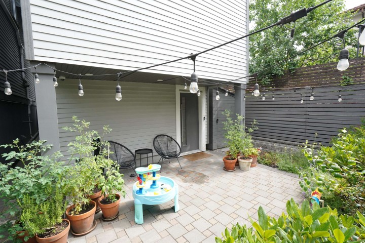 Photo 3 at 1025 Keefer Street, Strathcona, Vancouver East