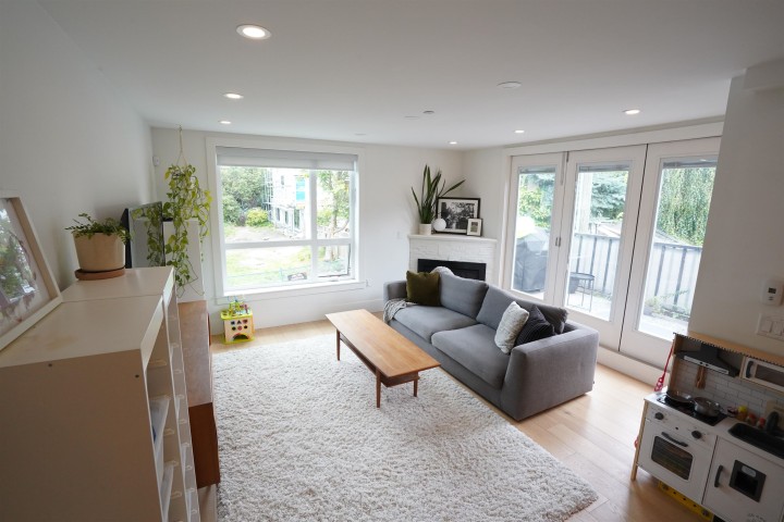 Photo 5 at 1025 Keefer Street, Strathcona, Vancouver East
