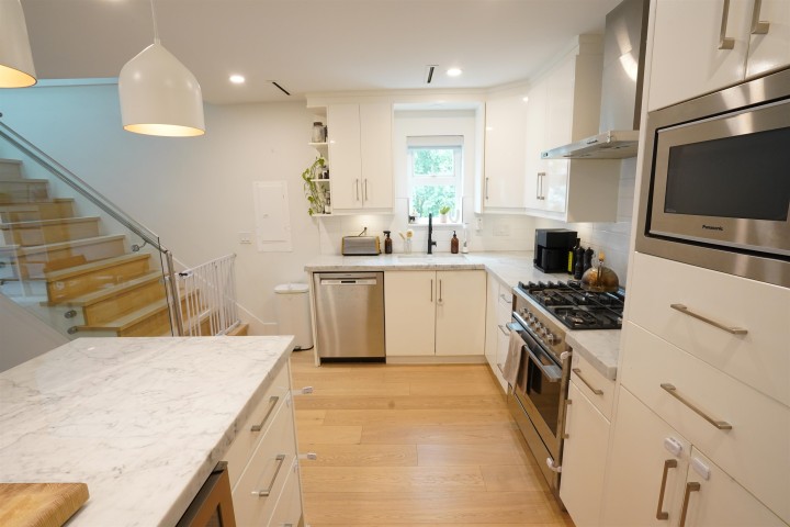 Photo 18 at 1025 Keefer Street, Strathcona, Vancouver East