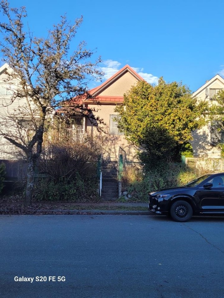 Photo 1 at 1127 Keefer Street, Strathcona, Vancouver East