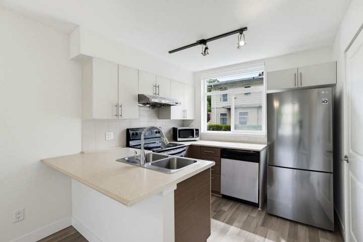 Photo 2 at 206 - 5632 Kings Road, University VW, Vancouver West