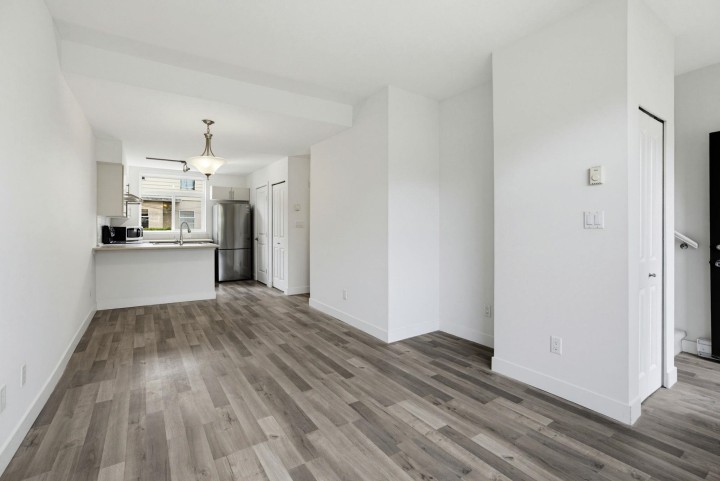 Photo 6 at 206 - 5632 Kings Road, University VW, Vancouver West