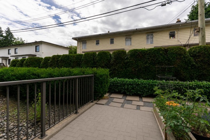 Photo 12 at 206 - 5632 Kings Road, University VW, Vancouver West