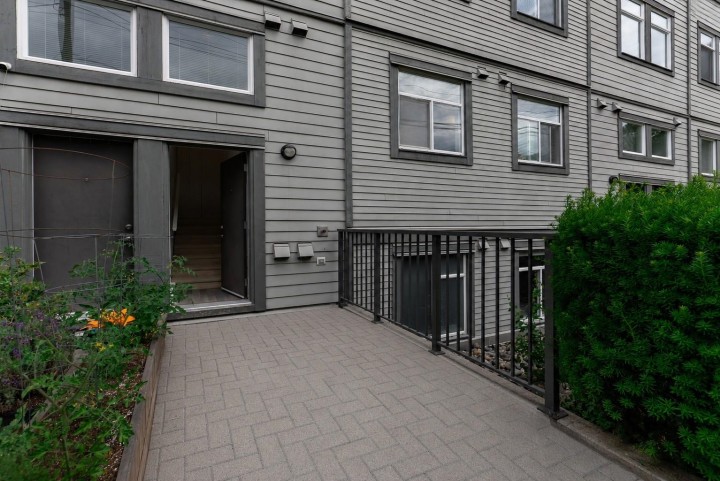 Photo 11 at 206 - 5632 Kings Road, University VW, Vancouver West