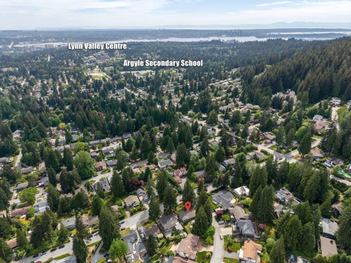 Photo 18 at 1380 Coleman Street, Lynn Valley, North Vancouver