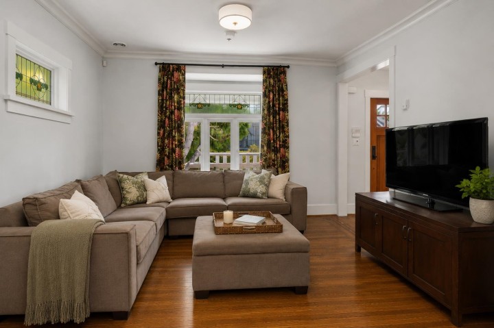 Photo 3 at 3541 W 8th Avenue, Kitsilano, Vancouver West