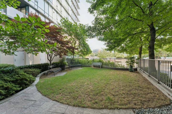 Photo 26 at 305 - 8 Smithe Mews, Yaletown, Vancouver West