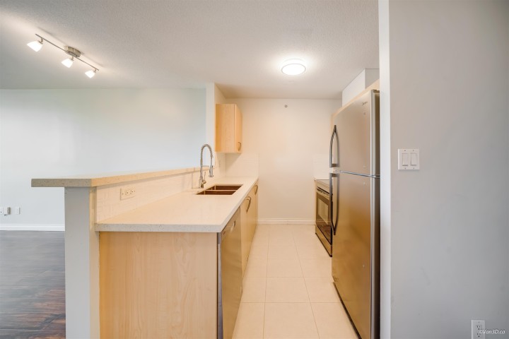 Photo 17 at 707 - 3520 Crowley Drive, Collingwood VE, Vancouver East