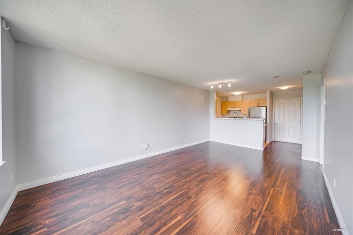 Photo 9 at 707 - 3520 Crowley Drive, Collingwood VE, Vancouver East
