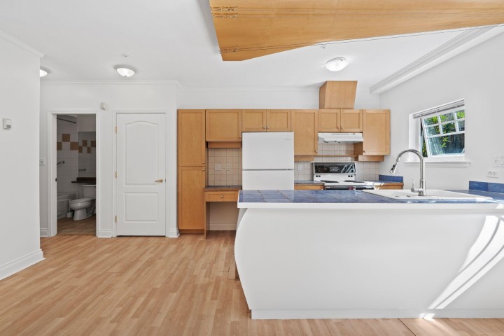Photo 4 at 3027 W 7th Avenue, Kitsilano, Vancouver West