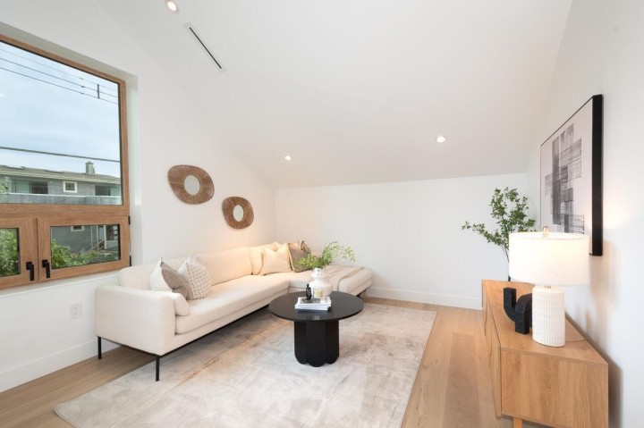 Photo 3 at 3122 W 11th Avenue, Kitsilano, Vancouver West