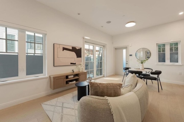 Photo 2 at 2544 Grant Street, Renfrew VE, Vancouver East