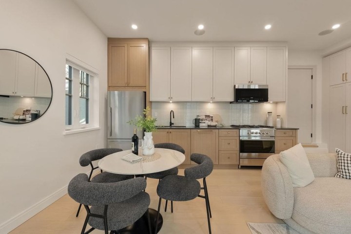 Photo 6 at 2544 Grant Street, Renfrew VE, Vancouver East