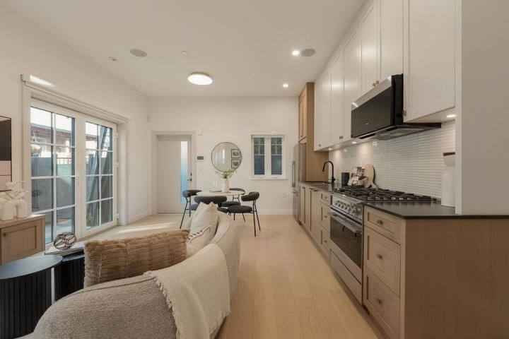 Photo 7 at 2544 Grant Street, Renfrew VE, Vancouver East
