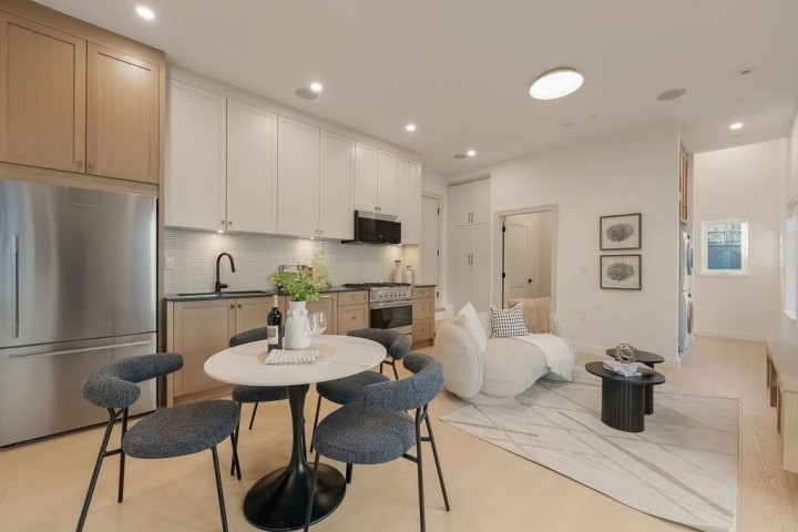 Photo 1 at 2544 Grant Street, Renfrew VE, Vancouver East