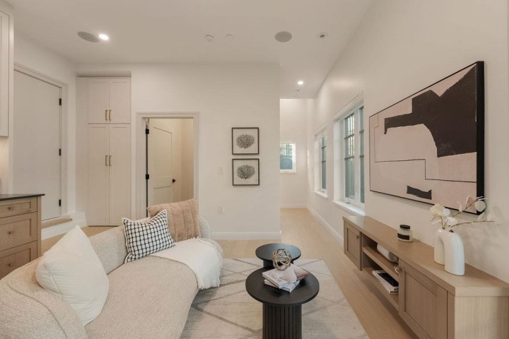 Photo 5 at 2544 Grant Street, Renfrew VE, Vancouver East