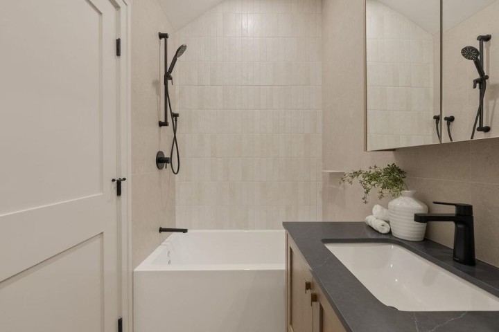 Photo 14 at 2544 Grant Street, Renfrew VE, Vancouver East