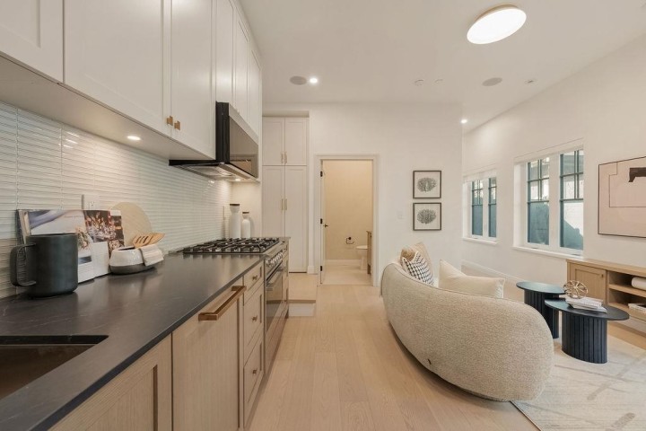 Photo 4 at 2544 Grant Street, Renfrew VE, Vancouver East