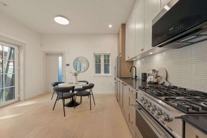 Photo 8 at 2544 Grant Street, Renfrew VE, Vancouver East