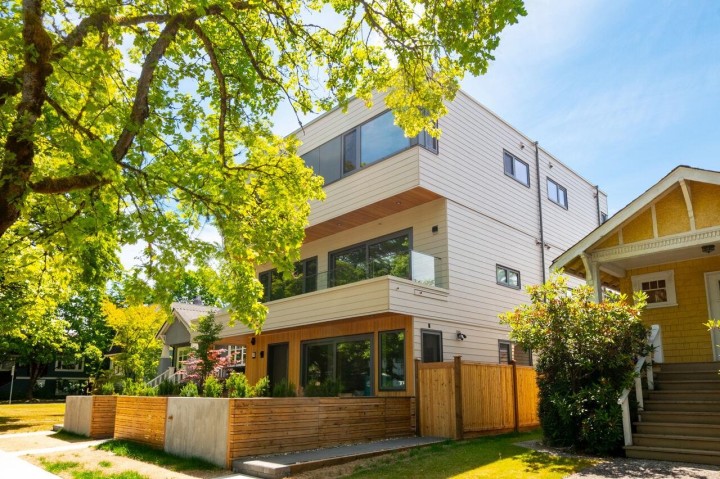 Photo 1 at 3 - 3120 W 11th Avenue, Kitsilano, Vancouver West